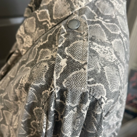 NWT Blank NYC Python Print Fabric Jacket. Stunning! Size M - Picture 7 of 8